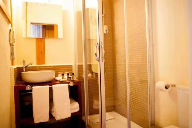 Tek Büyük Yataklı Oda, Balkon, Dağ Manzaralı