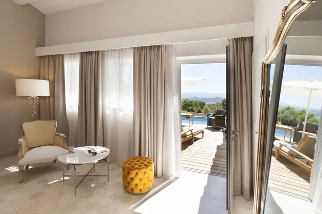 Superior Oda, Havuz Manzaralı