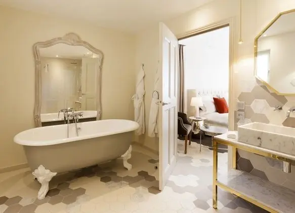 Superior Oda, Havuz Manzaralı