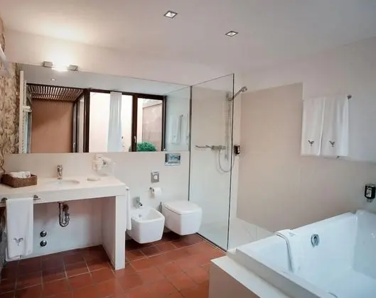 Junior Süit, Zemin Kat