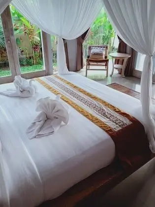 Deluxe Bungalow with Pool View