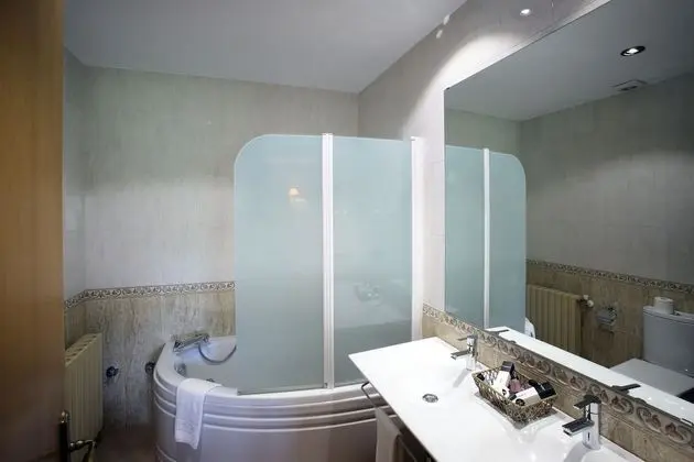 Tek Büyük Yataklı Oda (Room N8 - Spa tub for one person)