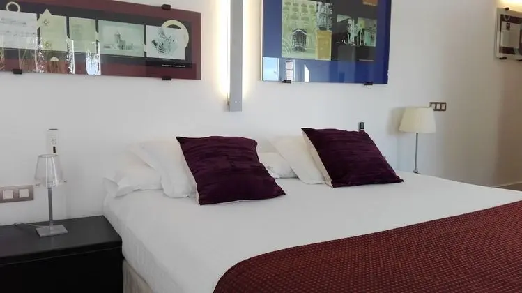 Büyük Yataklı Tek Kişilik Oda