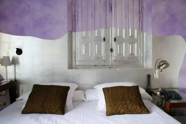 Büyük Yataklı Tek Kişilik Oda