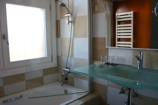 Büyük Yataklı Tek Kişilik Oda