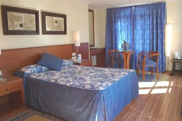 Üç Kişilik Oda (2 Adultos + 1 niño)