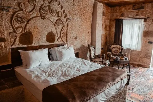 Jakuzili Cave Suite