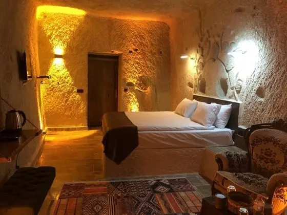 Jakuzili Cave Suite