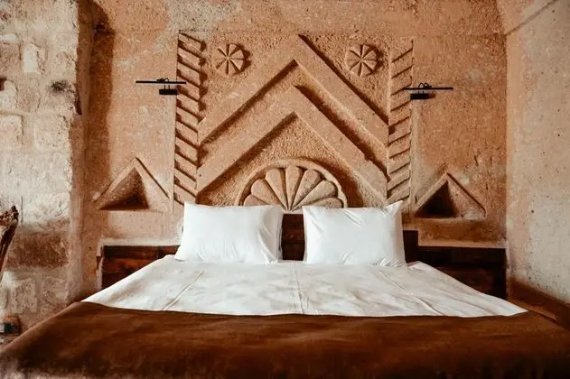 Jakuzili Cave Suite