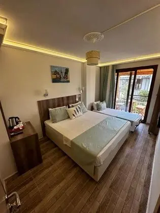 Standart Üç Kişilik Oda, Kara Manzaralı, Balkonlu