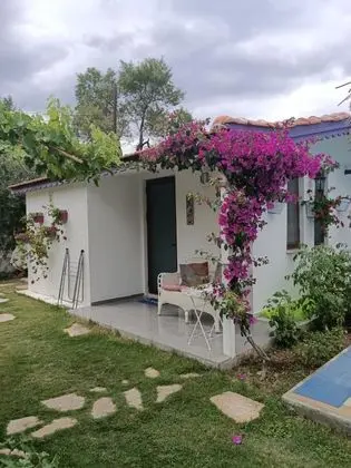 Aile Odası, Kara ve Havuz Manzaralı