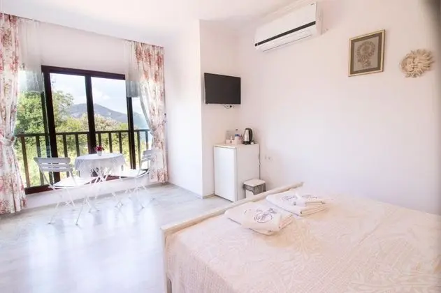 Çift Kişilik, Deniz Manzaralı