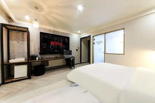 Premium Tek Büyük Yataklı Oda
