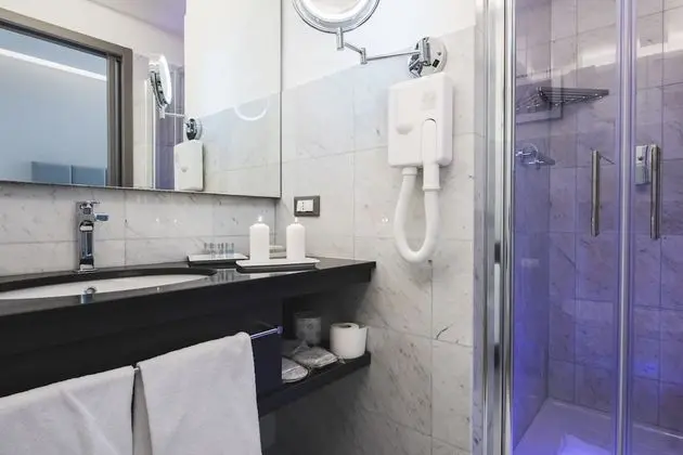 Deluxe Tek Büyük Yataklı Oda, 1 Büyük (Queen) Boy Yatak, Engellilere Uygun, Şehir Manzaralı