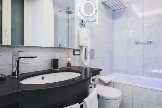 Superior Tek Büyük Yataklı Oda, 1 Büyük (Queen) Boy Yatak, Engellilere Uygun, Şehir Manzaralı