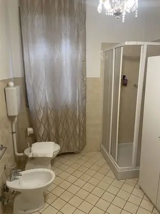 Business Üç Kişilik Oda, Banyolu/Duşlu, Avlu Manzaralı (Vista Cortile Interno)