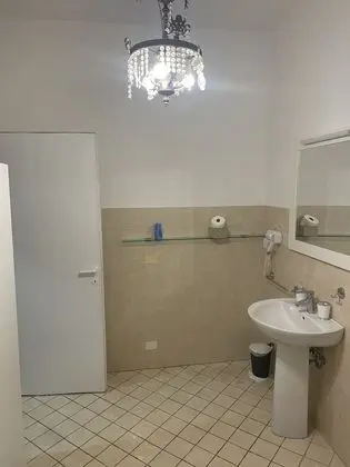 Business Üç Kişilik Oda, Banyolu/Duşlu, Avlu Manzaralı (Vista Cortile Interno)