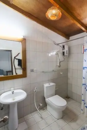 Standard Tek Büyük Yataklı Oda, 1 Çift Kişilik Yatak, Bahçe Manzaralı, Denize Sıfır