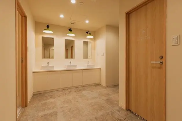Dört Kişilik Oda, Ortak Banyo