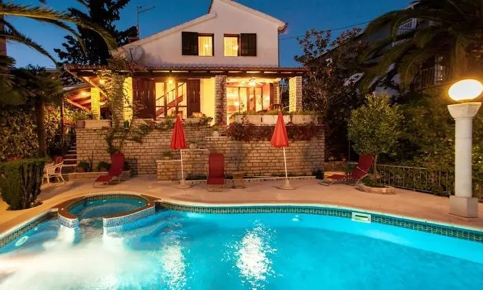 Villa, 4 Yatak Odası, Sigara İçilebilir, Şömine