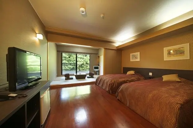 İki Ayrı Yataklı Oda (Modern twin room with tatami area)