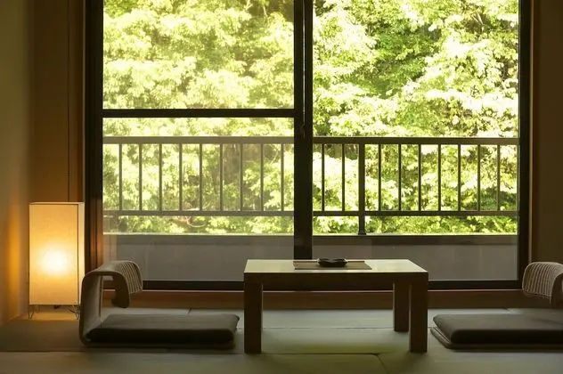 İki Ayrı Yataklı Oda (Modern twin room with tatami area)