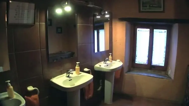 Üç Kişilik Oda, Ortak Banyo