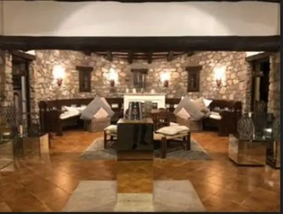 Luxury Oda