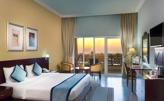 Deluxe Tek Büyük Yataklı Oda, 1 En Büyük (King) Boy Yatak, Havuz Manzaralı, Zemin Kat