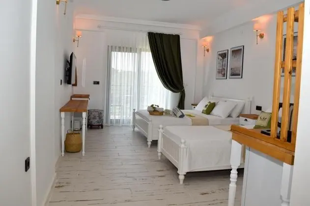 Deluxe Üç Kişilik Oda , Deniz ve Doğa Manzaralı, Balkonlu