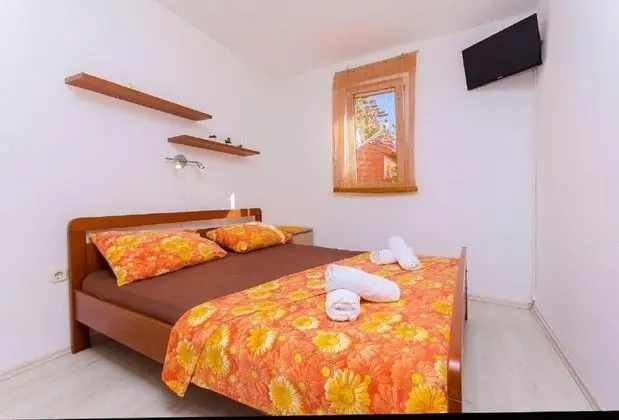 Ev (Maslina - close to the sea - H(2+2))