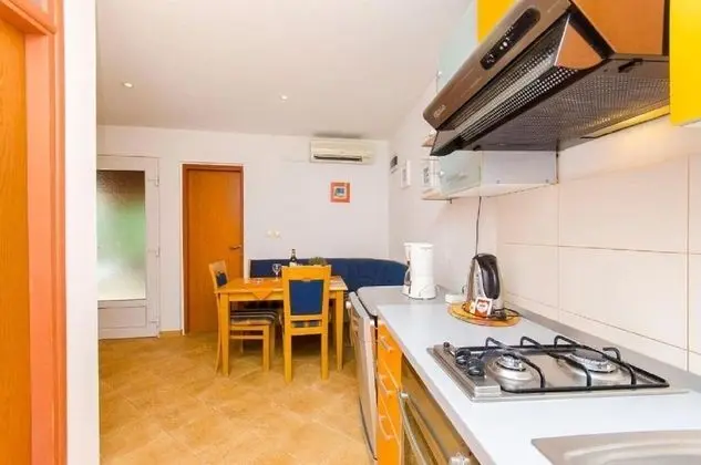 Ev (Maslina - close to the sea - H(2+2))