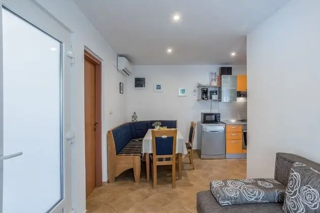 Ev (Maslina - close to the sea - H(2+2))