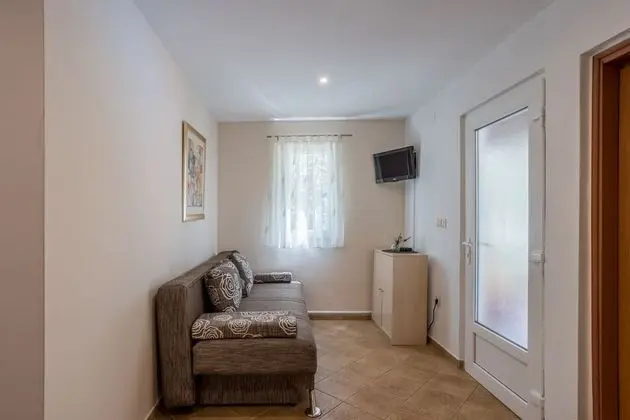 Ev (Maslina - close to the sea - H(2+2))