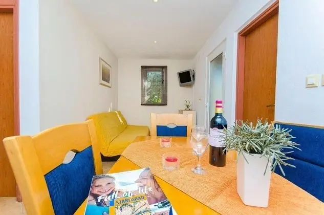 Ev (Maslina - close to the sea - H(2+2))