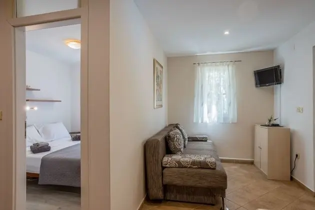 Ev (Maslina - close to the sea - H(2+2))