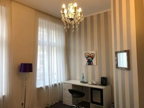 Basic Üç Kişilik Oda, Sigara İçilmez
