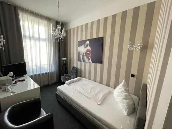 Comfort Tek Büyük Yataklı Oda