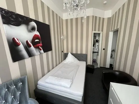 Comfort Tek Büyük Yataklı Oda
