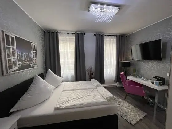 Standard Tek Büyük Yataklı Oda