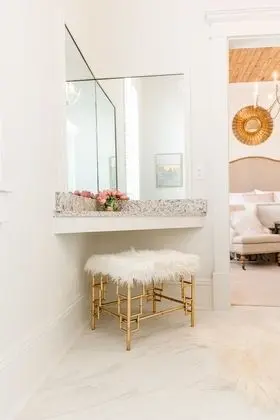 Luxury Oda
