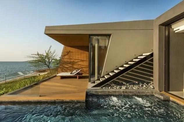 Beachfront Grand Pool Villa
