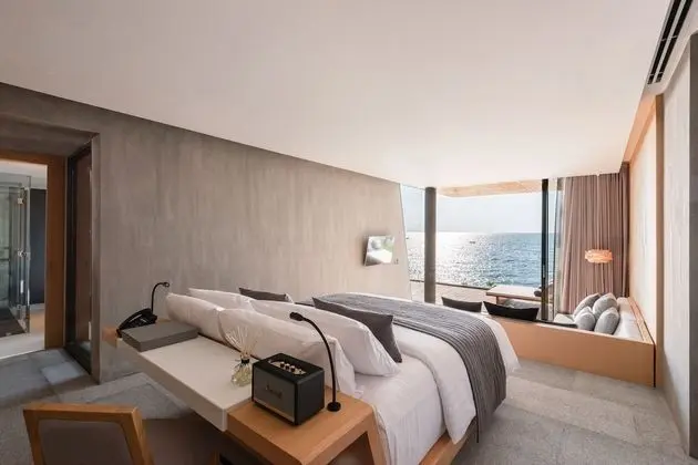 Beachfront Grand Pool Villa