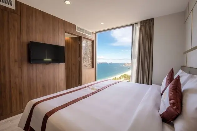 Deluxe Tek Büyük veya İki Ayrı Yataklı Oda, Kısmi Deniz Manzaralı