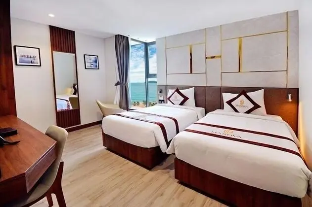 Deluxe Tek Büyük veya İki Ayrı Yataklı Oda, Kısmi Deniz Manzaralı