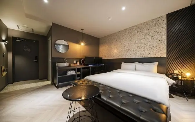 Oda (High-end couple PC room (Netflix avai)