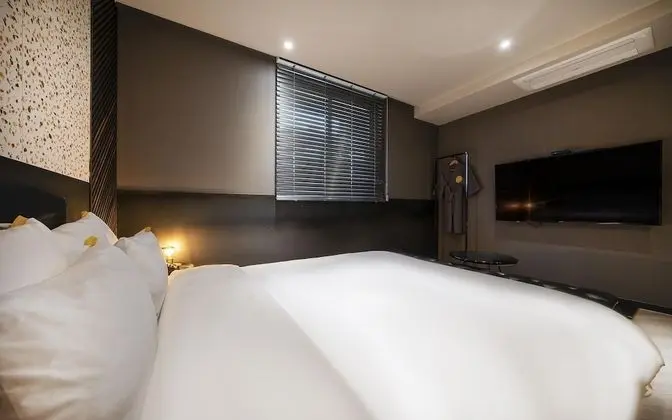 Oda (High-end couple PC room (Netflix avai)