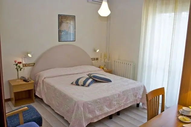 Büyük Yataklı Tek Kişilik Oda