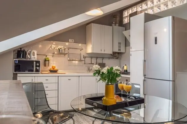 Apart Daire, 1 Yatak Odası (Elegant attic close to Porta Nuova)