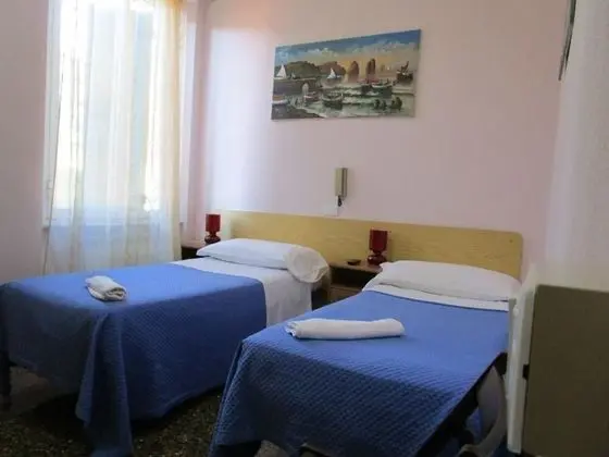 Oda, 2 Tek Kişilik Yatak